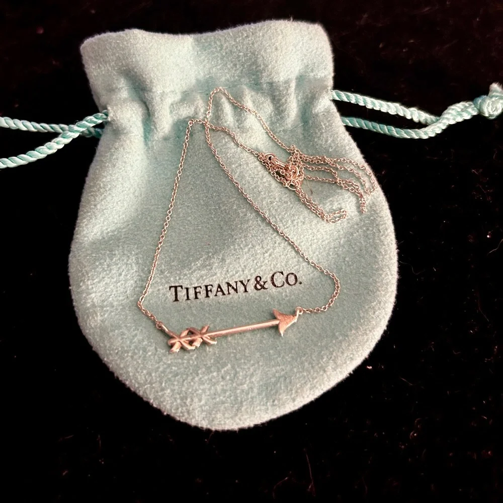 Sold! Tiffany & Co. Silver Arrow Necklace. Hallmarked:
"T & Co. - Picture 2 of 10
